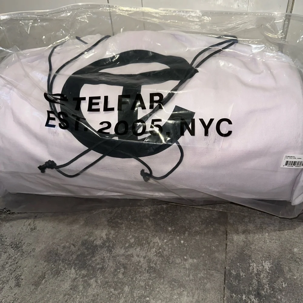 Large Telfar Duffle- Azalea - Picture 6 of 7